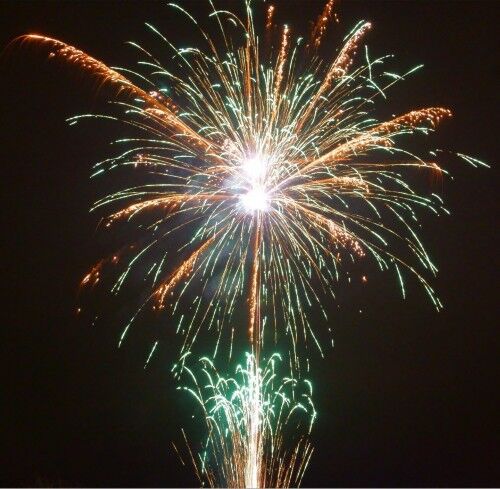 Jetzt Gold and Green Fantasy 25-Schuss-Feuerwerk-Batterie ab 32.99€ bestellen
